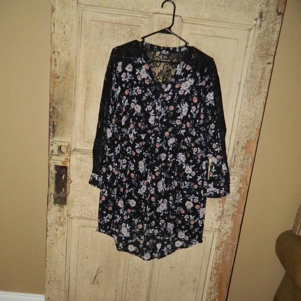 Torrid Black Floral & Lace Hi-Lo Babydoll Button Down Tunic Top Size 0 (Q-30)
